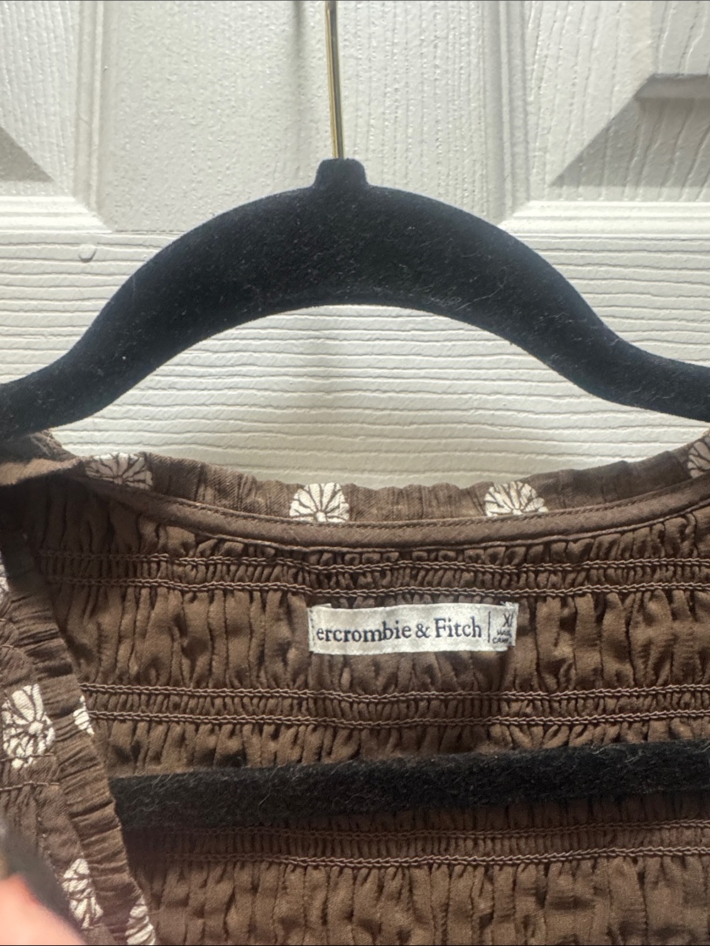 Abercrombie and fitch and Smocked Brown Printed V-Neck Crop Top - Picture 3 of 4